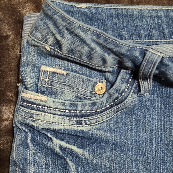 Sizzle Capris - Picture 5 of 6